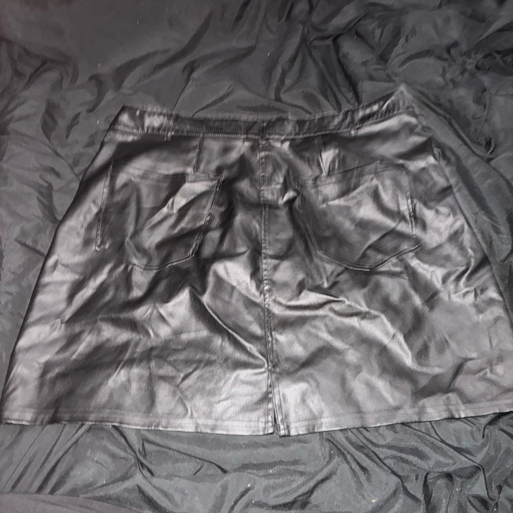 Black Mini Skirt - Picture 4 of 7